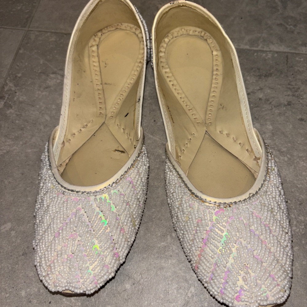 Hand-made White Beaded Women's Flats, Sz 6